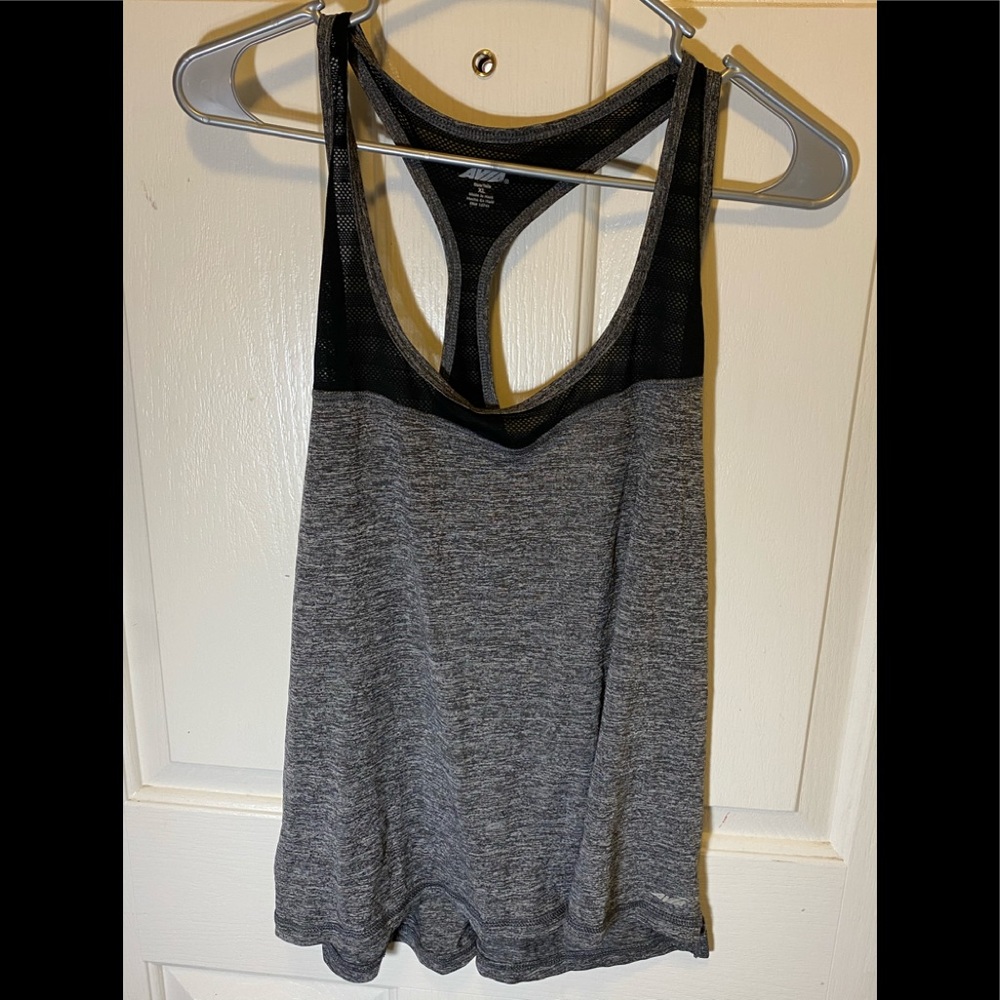 Avía women’s work out tee